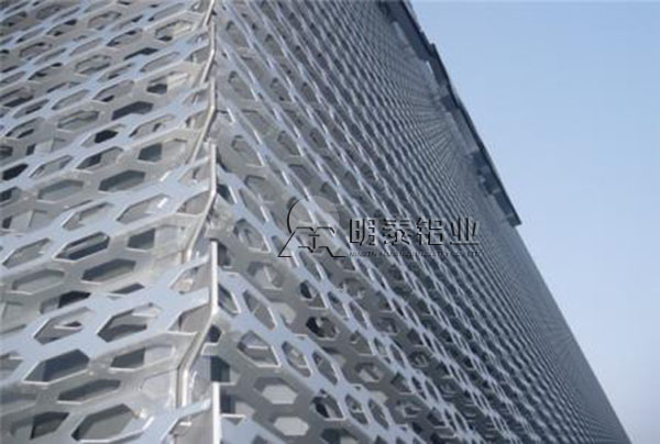 3104铝板卷在建筑行业的应用，厂家直供价格多少？